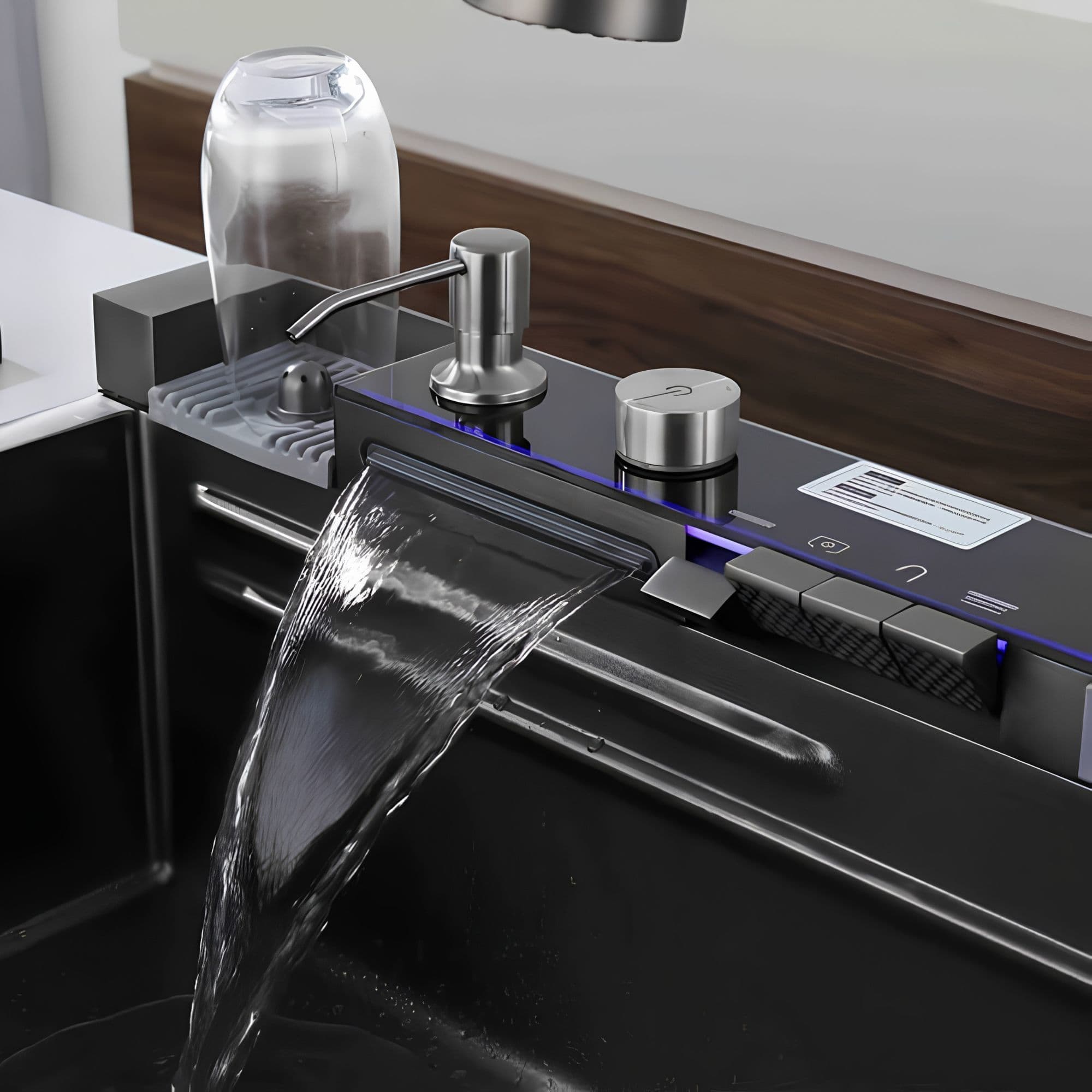 Detaliu cascadă tip ploaie, dispenser detergent și suport pahare
