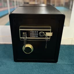 INEO SF02 — fotografie reală, tastatura aprinsă
