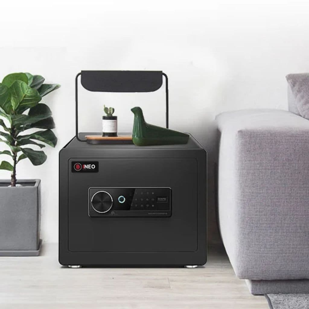 INEO SF03 — lifestyle living, lângă canapea