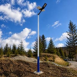 Detaliu corp de iluminat LED cu panou solar